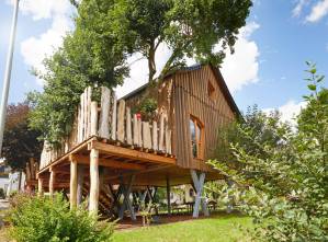 1620726154_baumhaus-aussen-2_original